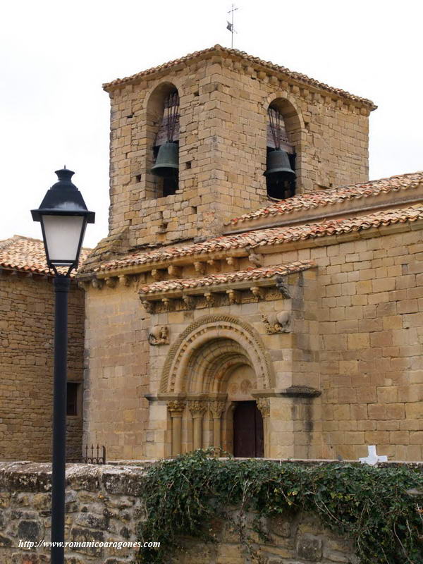 VISTA DE LOS PIES DEL TEMPLO